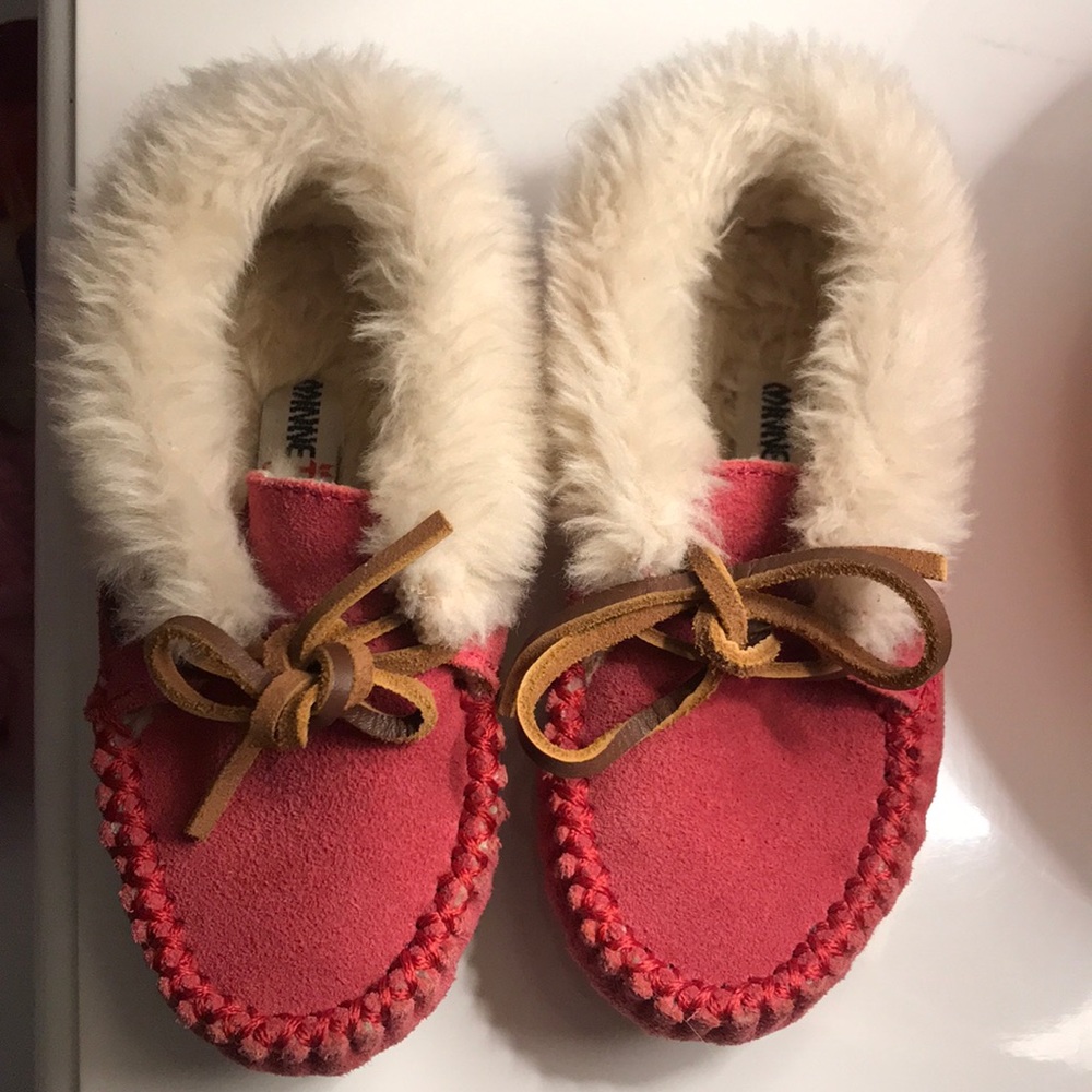 EUC NEVER WORN MINNETONKA Toddler